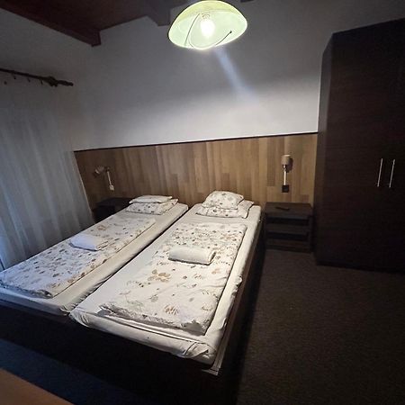 Hotel Rózsakert Panzió Nyíregyháza Exterior foto