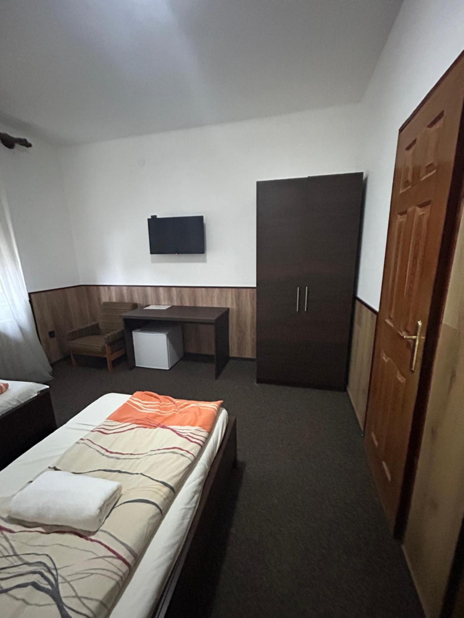 Hotel Rózsakert Panzió Nyíregyháza Exterior foto