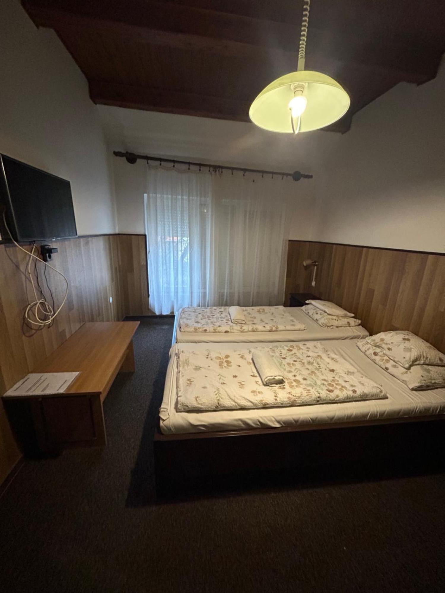 Hotel Rózsakert Panzió Nyíregyháza Exterior foto