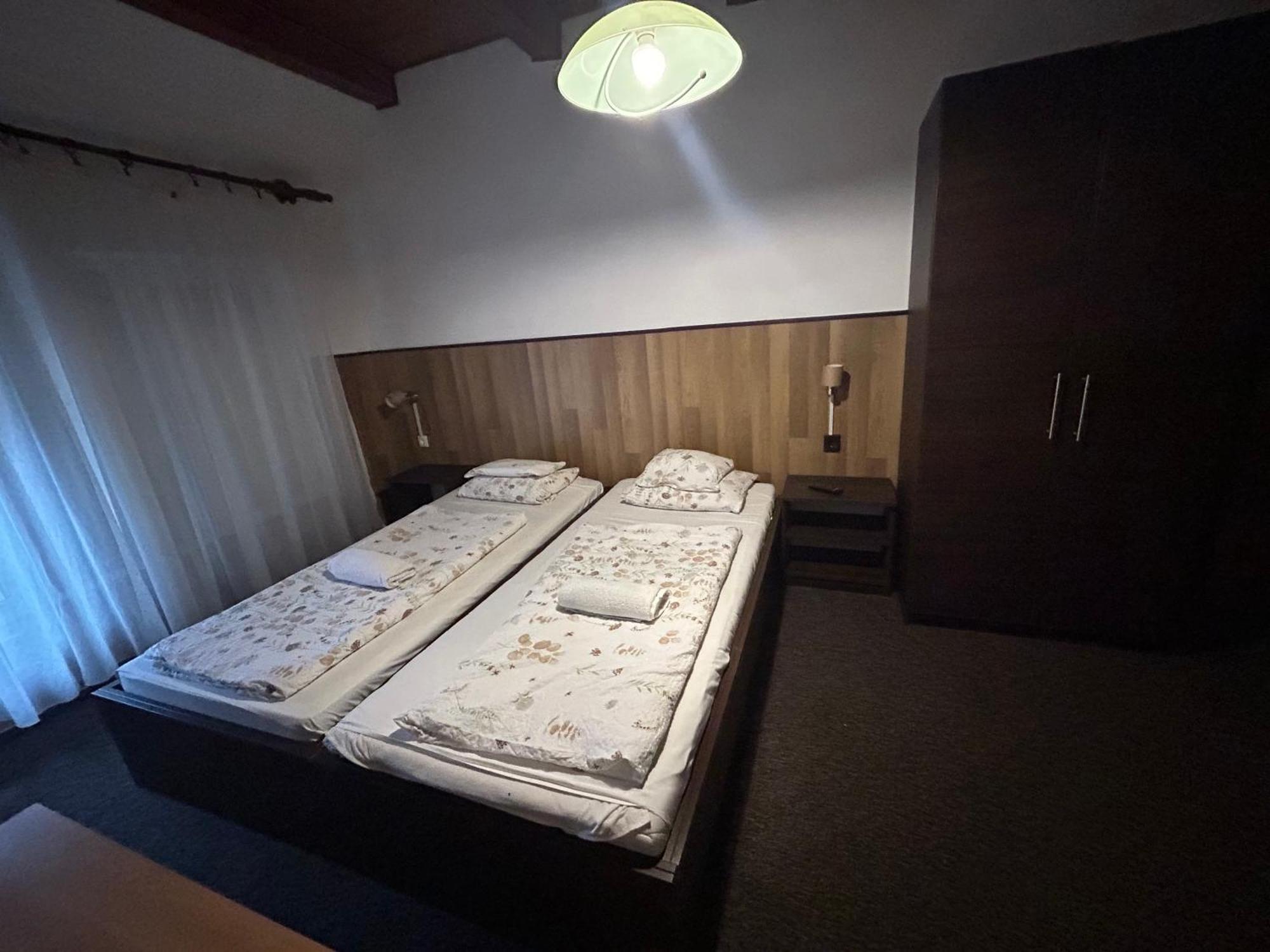 Hotel Rózsakert Panzió Nyíregyháza Exterior foto