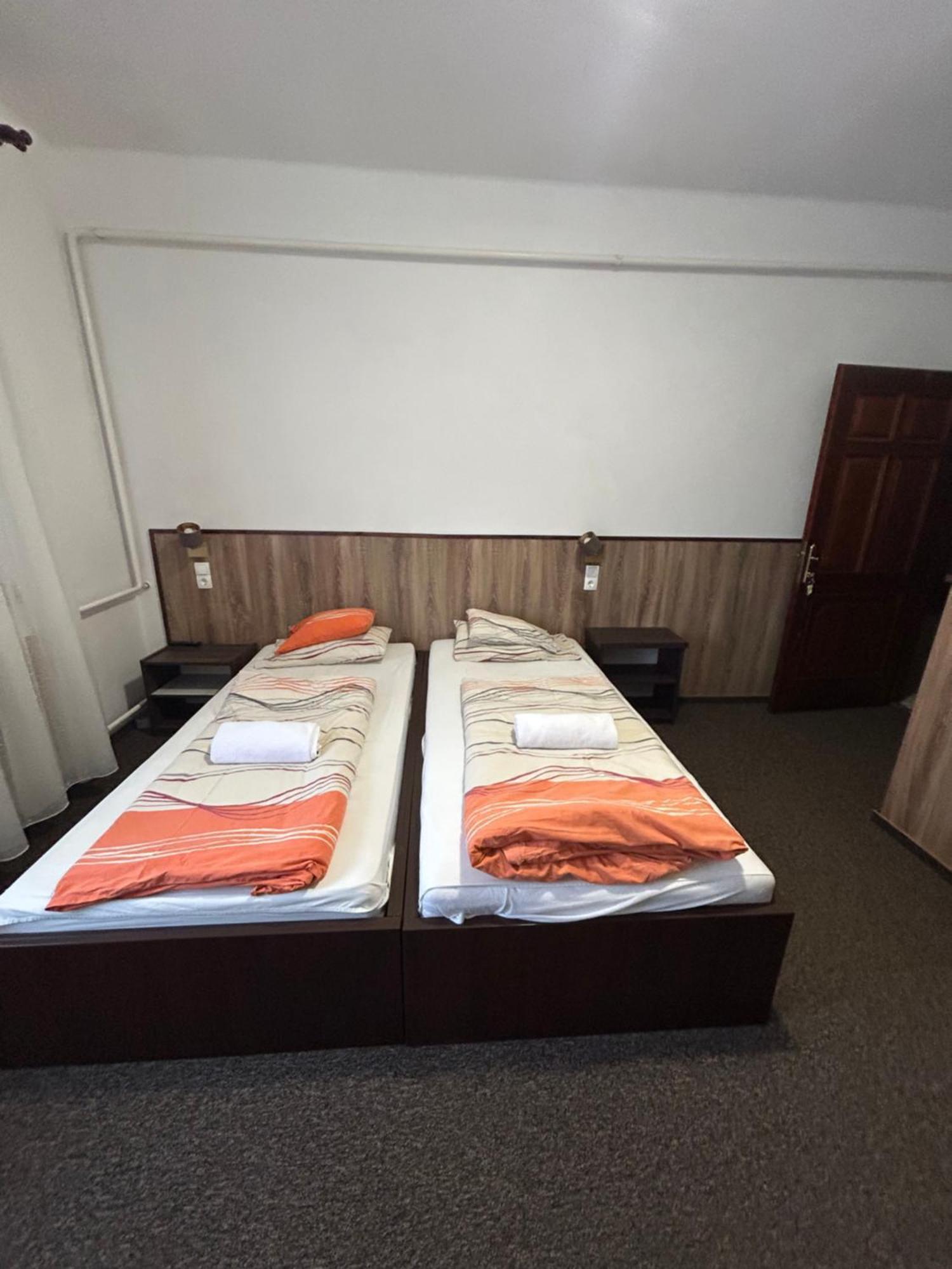 Hotel Rózsakert Panzió Nyíregyháza Exterior foto