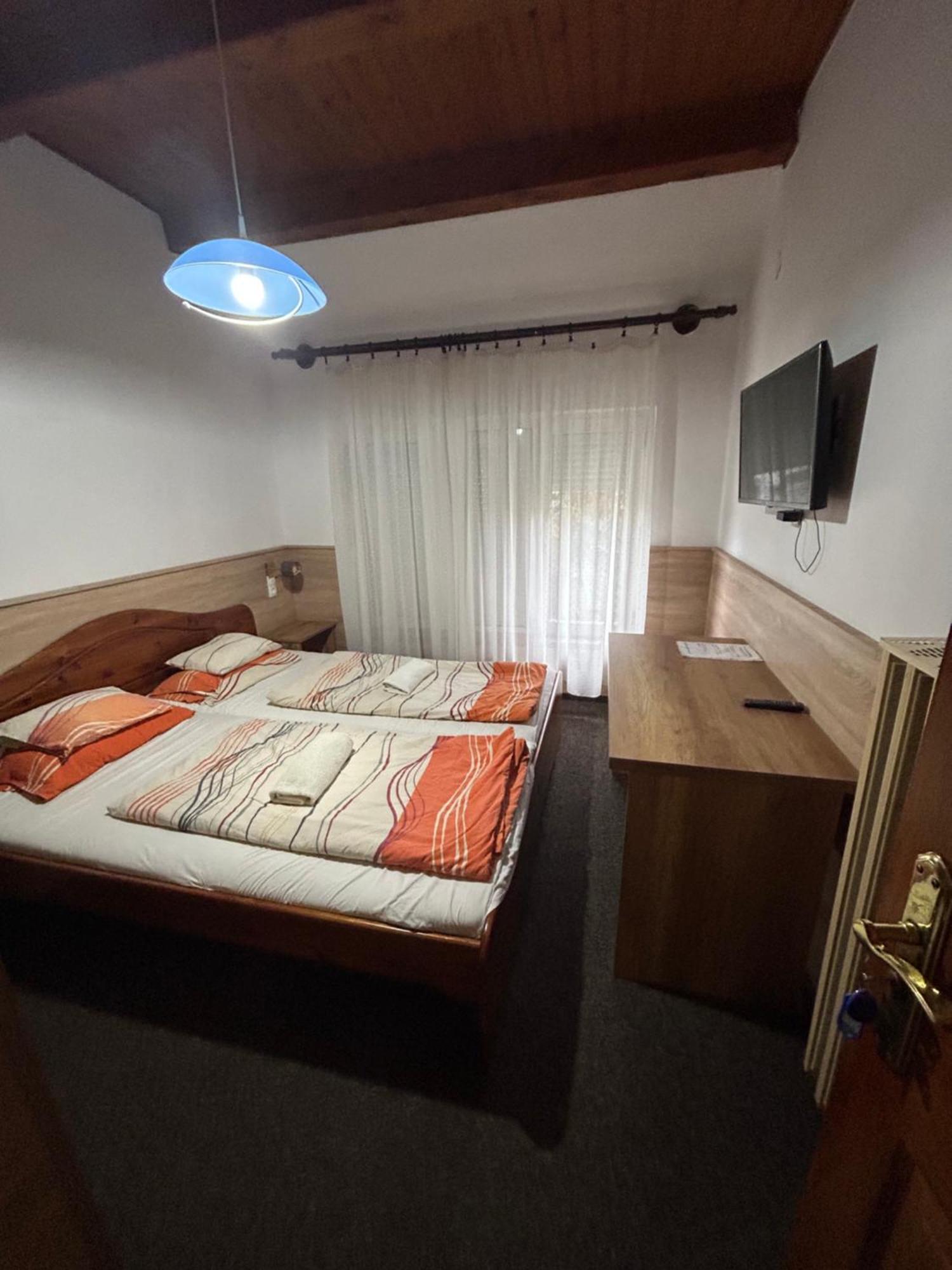 Hotel Rózsakert Panzió Nyíregyháza Exterior foto