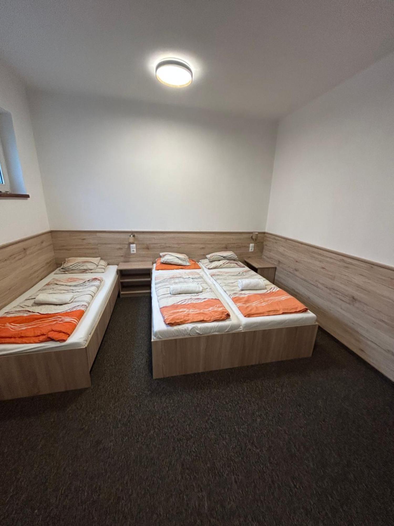 Hotel Rózsakert Panzió Nyíregyháza Exterior foto