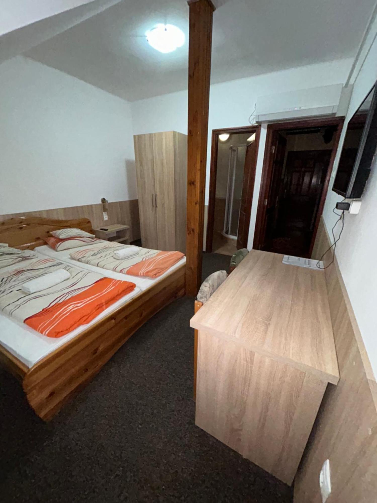 Hotel Rózsakert Panzió Nyíregyháza Exterior foto