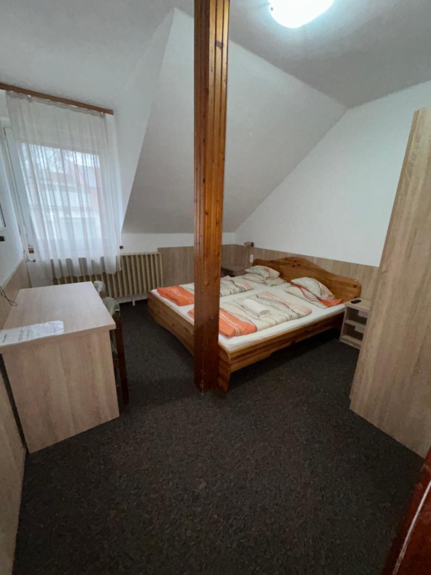 Hotel Rózsakert Panzió Nyíregyháza Exterior foto
