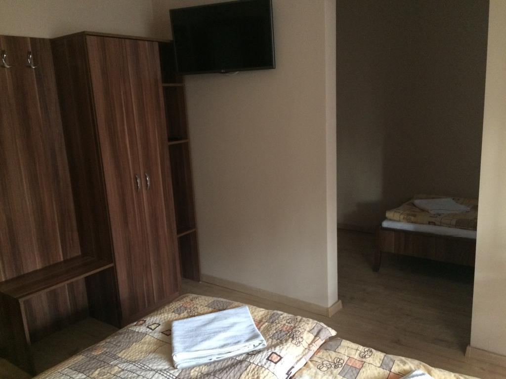 Hotel Rózsakert Panzió Nyíregyháza Exterior foto