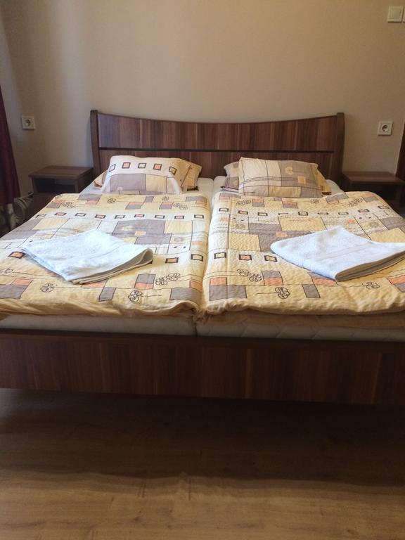 Hotel Rózsakert Panzió Nyíregyháza Exterior foto