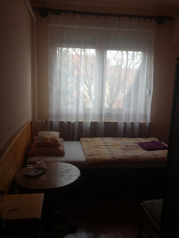 Hotel Rózsakert Panzió Nyíregyháza Exterior foto