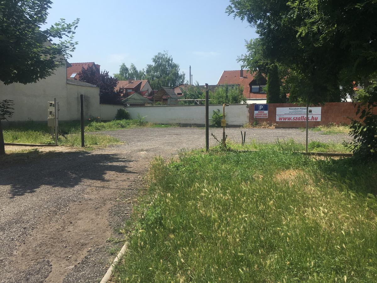 Hotel Rózsakert Panzió Nyíregyháza Exterior foto